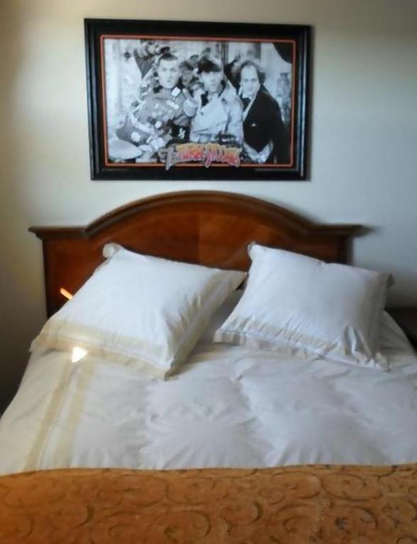 Tall Corn Inn Shenandoah Room photo