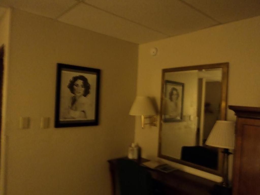 Tall Corn Inn Shenandoah Room photo